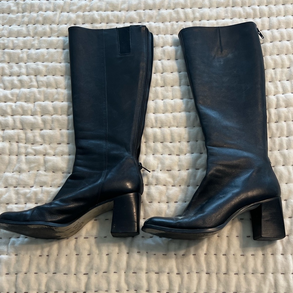 Black zipper tall boots